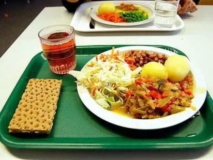 shkoli-mayut-pravo-na-dostrokove-rozirvannya-dogovoru-z-postachalnikom-neyakisnikh-produktiv-mon