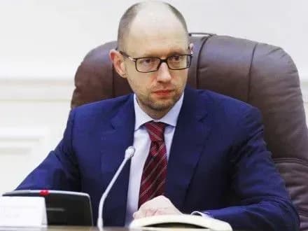 a-yatsenyuk-zayaviv-scho-ne-bude-golovoyu-nbu