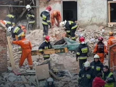 kilkist-zhertv-obvalu-zhitlovogo-budinku-v-polschi-zrosla-do-shesti