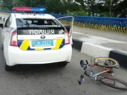 patrulni-politseyski-na-avto-zbili-velosipedista-na-kiyivschini