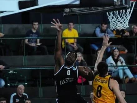 budivelnik-zavdav-drugoyi-porazki-cherkaskim-mavpam-u-pivfinali-chu