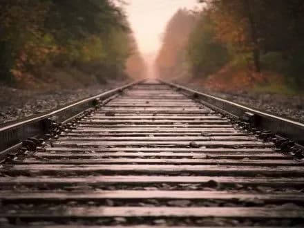 blizko-sta-lyudey-perekrili-rukh-na-zaliznitsi-na-kiyivschini