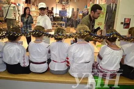 rekord-iz-zaplitannya-naydovshoyi-yedinoyi-v-ukrayini-kosi-vstanovili-u-cherkasakh