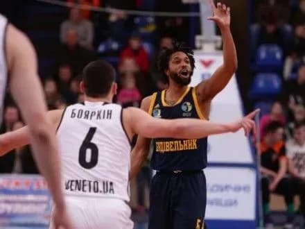 budivelnik-stav-drugim-finalistom-superligi-pari-match