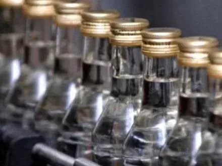 ekspert-rozpoviv-pro-scho-svidchit-skorochennya-virobnitstva-legalnogo-alkogolyu