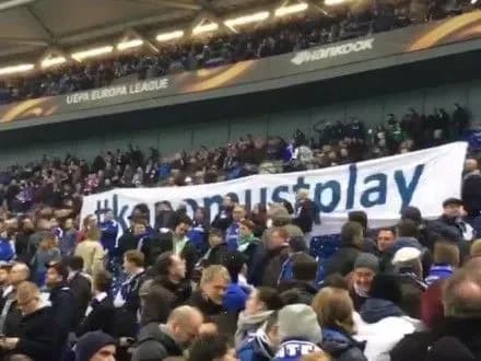 fanati-shalke-pidtrimali-ye-konoplyanku-bannerom