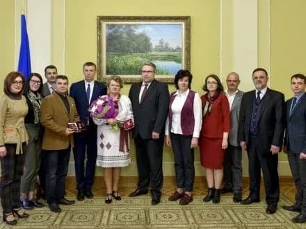 prezident-nagorodiv-rodichiv-geroyiv-nebesnoyi-sotni