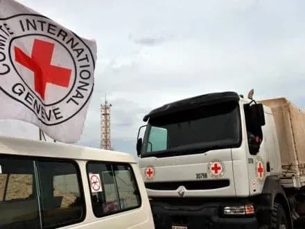 na-donbas-vyikhali-24-avtomobili-gumkonvoyu-vid-mizhnarodnikh-organizatsiy