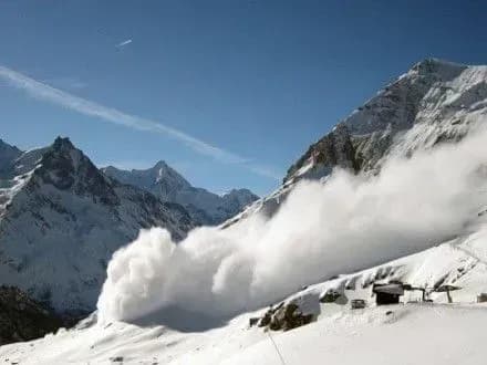 pro-lavinnu-nebezpeku-ta-silni-opadi-poperedili-na-zakarpatti