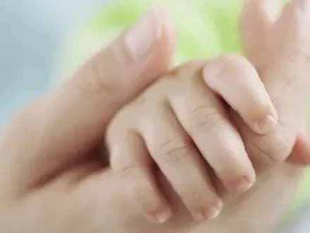 finskim-batkam-dozvolili-davati-dityam-chotiri-imeni-i-podviyni-prizvischa