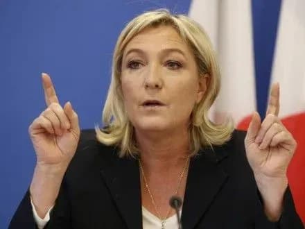 m-le-pen-zakidali-yaytsyami-u-bretani