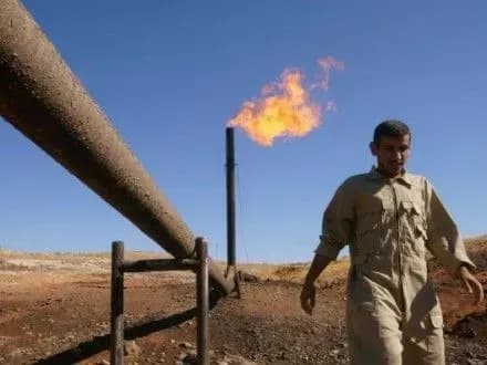 na-naftovikh-rodovischakh-v-iratsi-vibukhnuv-truboprovid