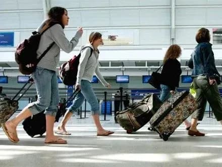 u-mzs-poyasnili-yak-na-kordoni-z-yes-pereviryatimut-finansovu-spromozhnist-ukrayinskikh-turistiv