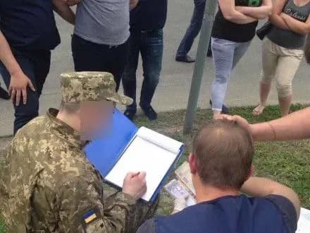 posadovtsya-derzhgeokadastru-kiyivschini-zatrimano-na-khabari-u-200-tis-grn