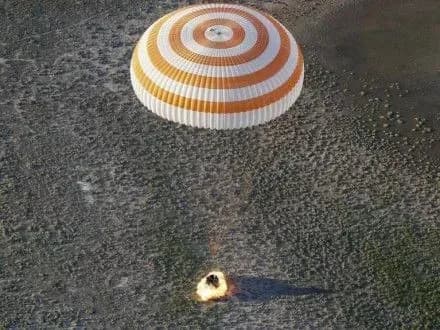 kosmichniy-korabel-soyuz-povernuvsya-na-zemlyu