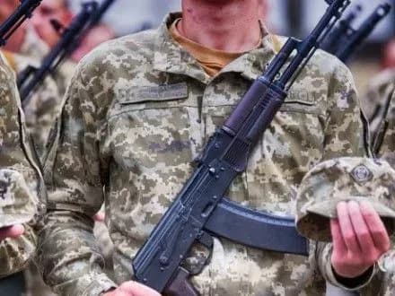 prezidenta-zaklikali-skasuvati-prizov-ofitseriv-zapasu