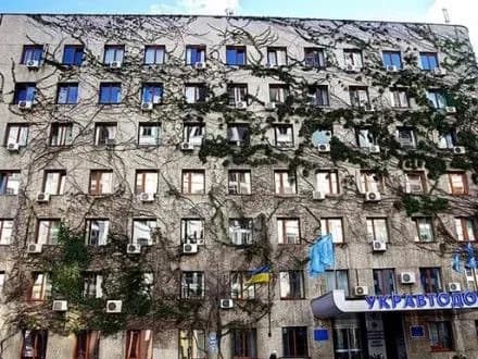 pri-s-novaku-ukravtodor-pratsyuvati-krasche-ne-stav-politolog