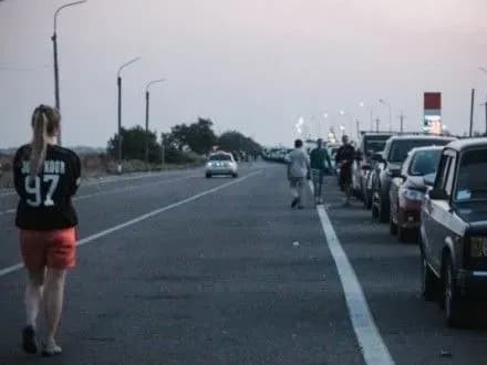 dpsu-na-punktakh-propusku-na-krim-chergi-okupanti-stvoryuyut-vidimist-naplivu-turistiv