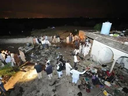 u-myanmi-viyavleno-ulamki-rozbitogo-viyskovo-transportnogo-litaka