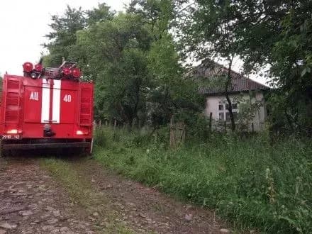 rozryad-bliskavki-sprichiniv-pozhezhu-na-zakarpatti