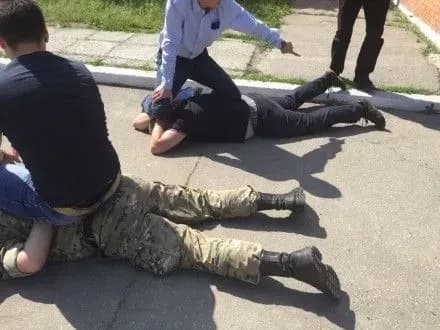 posadovtsya-vipravnoyi-koloniyi-na-dnipropetrovschini-spiymali-na-khabari