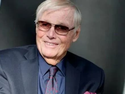 pomer-vikonavets-roli-betmena-adam-vest