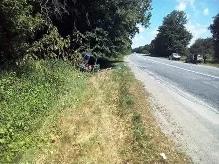 cherez-nayizd-na-derevo-zaginuli-dvoye-lyudey-na-vinnichchini