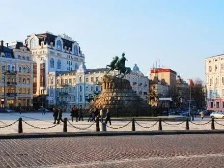 rukh-stolichnogo-transportu-obmezhat-na-vul-volodimirskiy