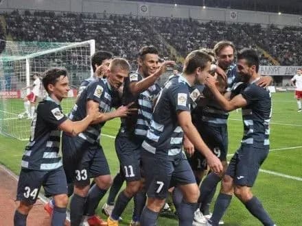 olimpik-rozirvav-kontrakti-iz-dvoma-futbolistami