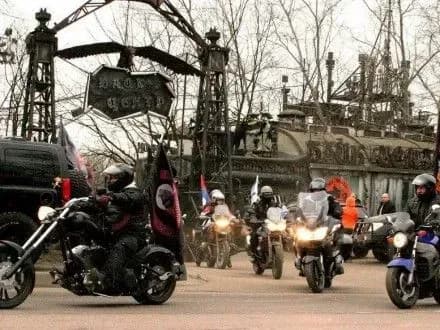 motoklub-nichni-vovki-potrapiv-pid-sanktsiyi-ssha