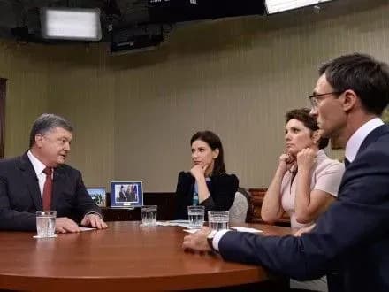 p-poroshenko-dav-intervyu-dlya-ukrayinskikh-telekanaliv
