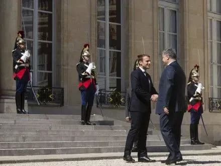 u-frantsiyi-rozpochalasya-zustrich-p-poroshenka-z-e-makronom