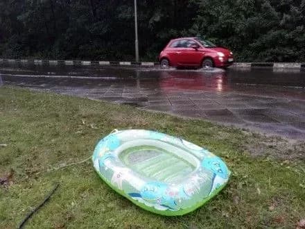 berlin-dolaye-naslidki-negodi-stolitsyu-nimechchini-nakrilo-silnoyu-zlivoyu