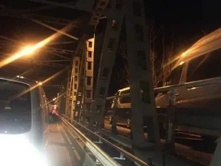 zakarpatski-mitniki-poyasnili-prichini-cherg-mikroavtobusiv-na-pp-tisa