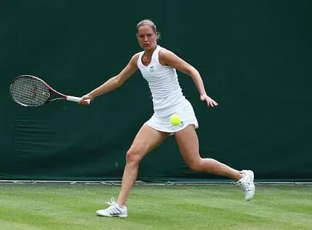 k-bondarenko-postupilasya-na-starti-vimbldonu