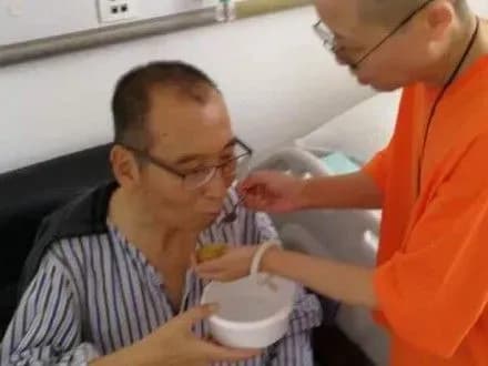 kitayska-vlada-dozvolila-obstezhiti-smertelno-khvorogo-disidenta