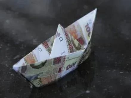 nbu-prodav-mayzhe-35-mln-dol-dlya-poryatunku-grivni