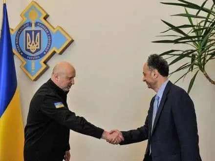 o-turchinov-i-kh-mingarelli-obgovorili-spivpratsyu-schodo-protistoyannya-kiberatakam-rf