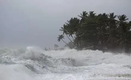 poruch-z-kuboyu-sformuvavsya-tropichniy-shtorm-filip