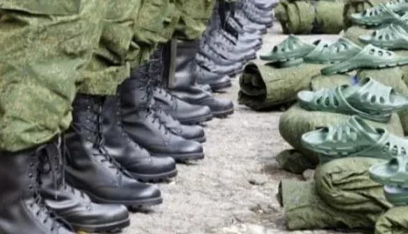 vnaslidok-nichnogo-reydu-u-lvovi-prizovnikam-vruchili-12-povistok