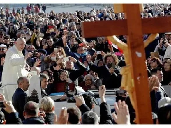 papa-rimskiy-zaklikav-ne-fotografuvati-pid-chas-mes