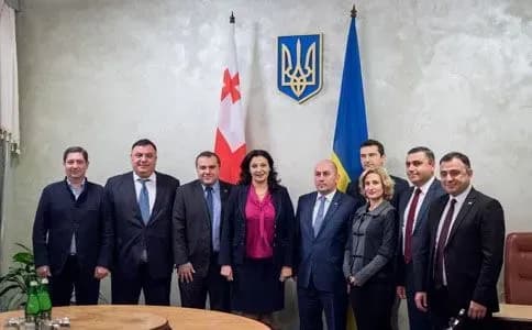 gruzinski-parlamentari-zaproponuvali-vshanuvati-gromadyan-ukrayini-ta-gruziyi-zagiblikh-za-nezalezhnist-dvokh-derzhav