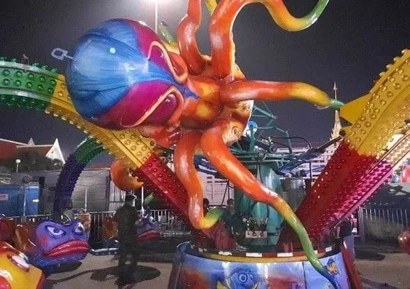 u-tayilandi-vnaslidok-avariyi-karuseli-postrazhdali-15-lyudey