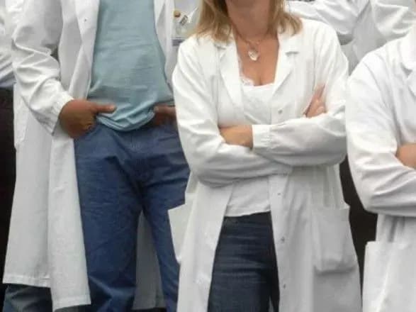 u-zaporizhzhi-lunayut-sireni-mediki-straykuyut-proti-medreformi