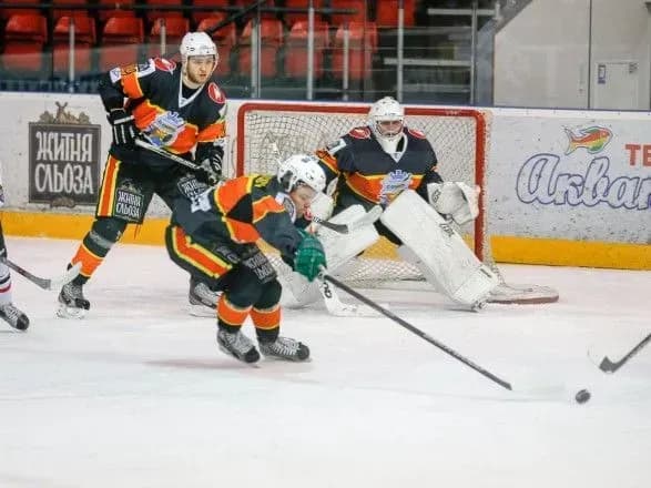 khokeyisti-donbasu-viboroli-20-peremogu-v-ukhl