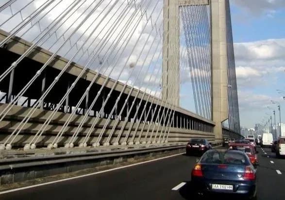 na-zyizdi-z-pivdennogo-mostu-na-misyats-chastkovo-obmezheli-rukh