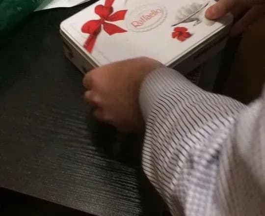 u-prokuraturu-prinesli-khabar-v-korobtsi-tsukerok