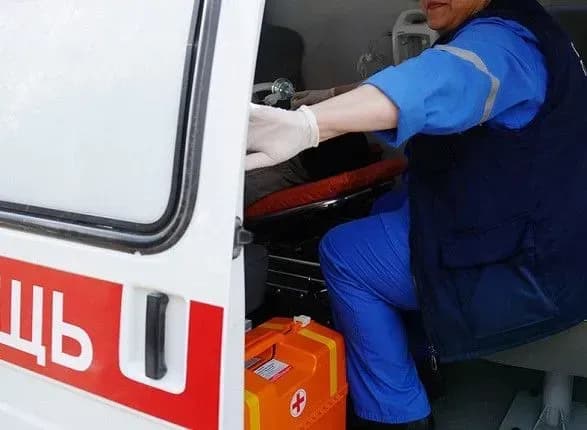 u-krimu-avtomobil-nayikhav-na-grupu-pidlitkiv-ye-postrazhdali