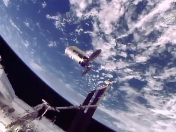 vantazhniy-korabel-cygnus-vidstikuvavsya-vid-mks