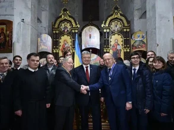 poroshenko-vruchiv-orden-svobodi-pershomu-kerivniku-seymasu-litvi